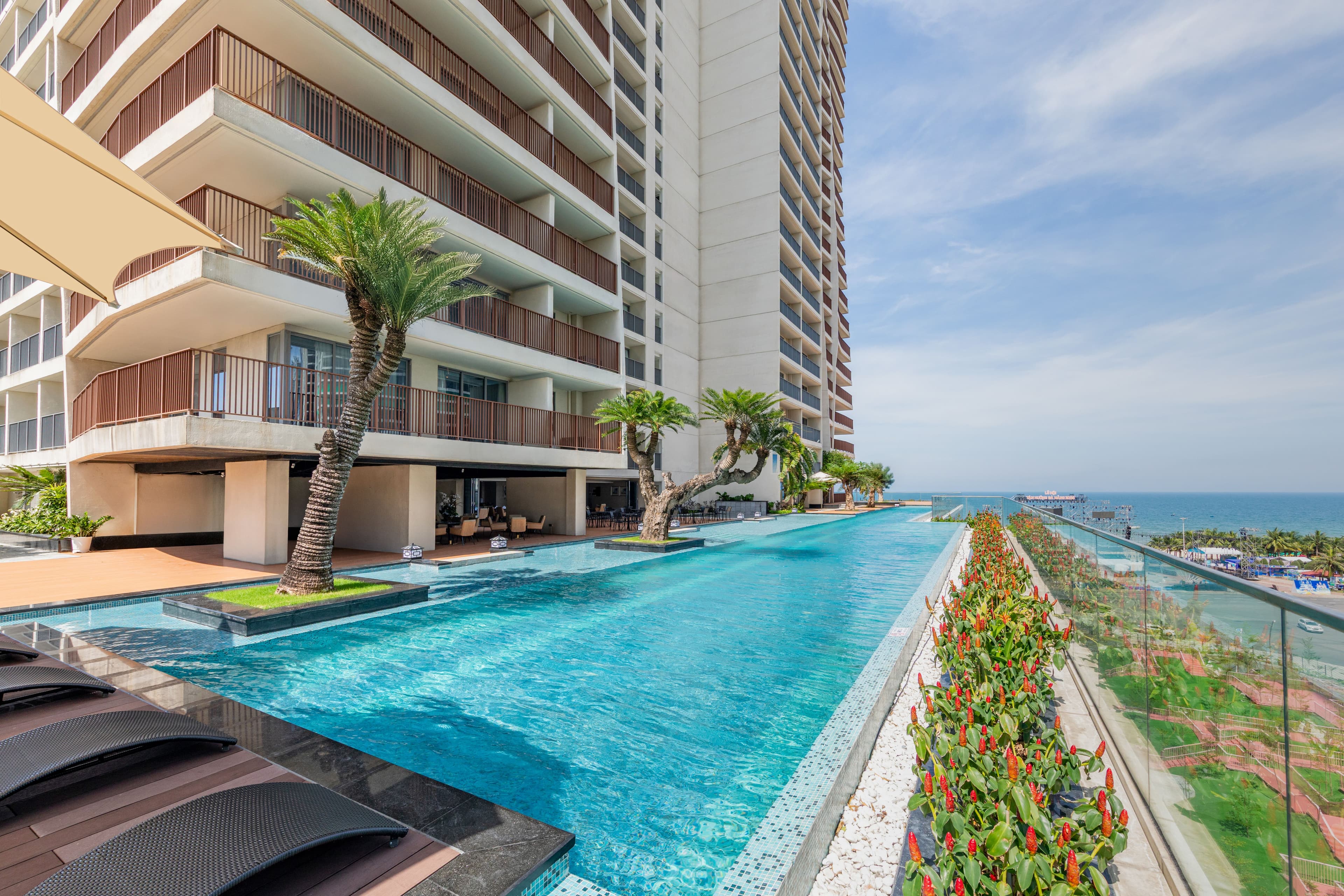Swimming Pool - Wyndham Soleil Hotel