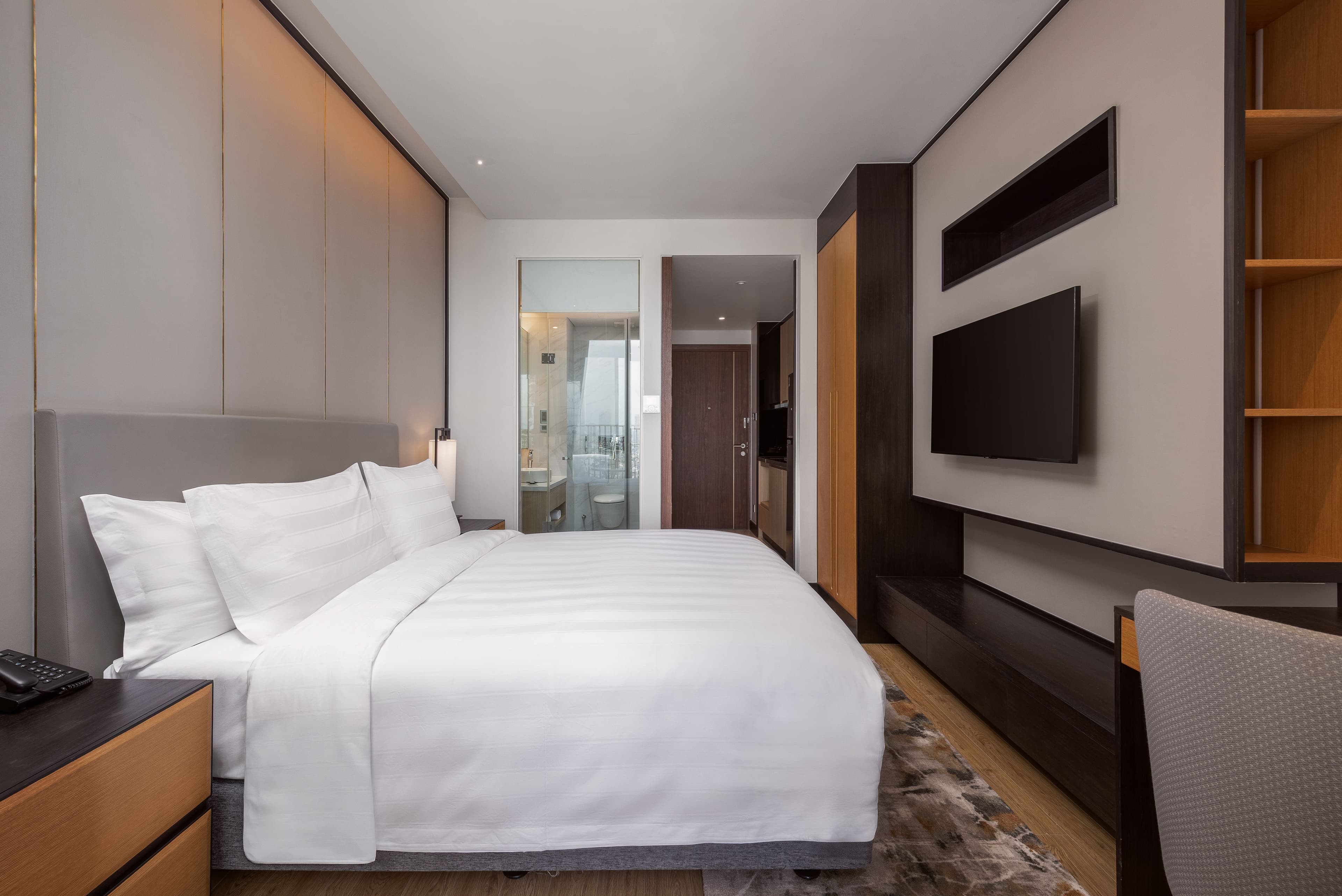 Deluxe Studio King Partial View - Panorama View 1