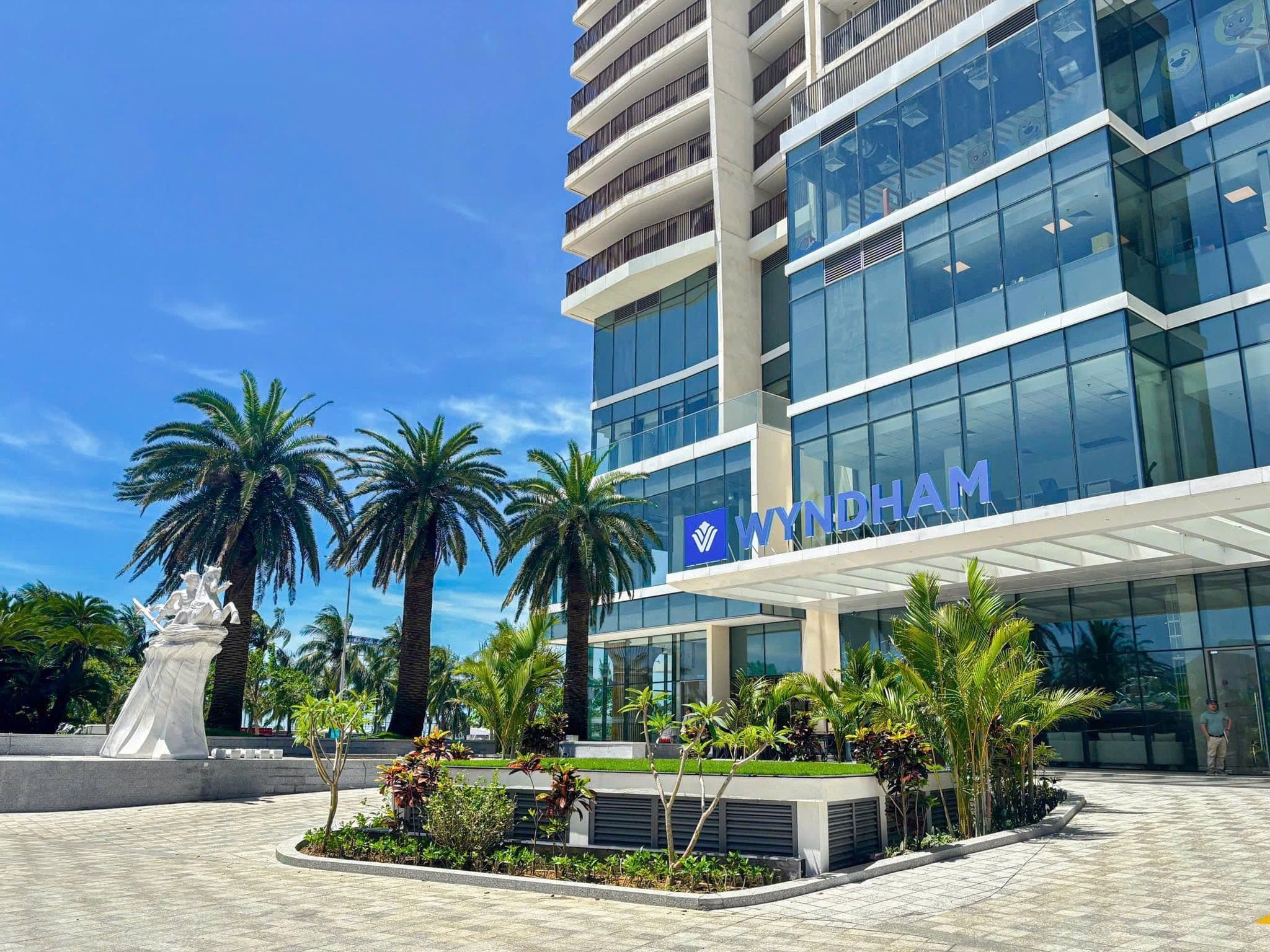 Wyndham Soleil Hotel - Interior view